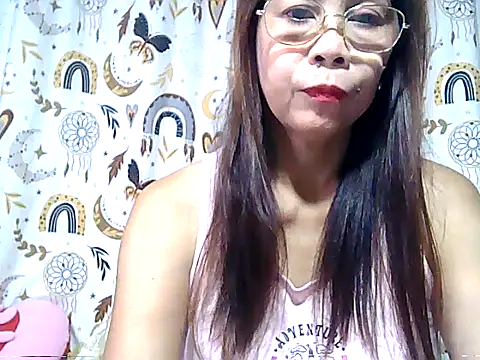 Snapshot of urwife_tobe chatting on May 4, 9:11 pm urwife tobe online show from May 4, 9:11 pm