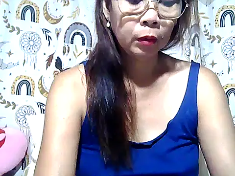 Snapshot of urwife_tobe chatting on May 5, 1:19 pm urwife tobe online show from May 5, 1:19 pm