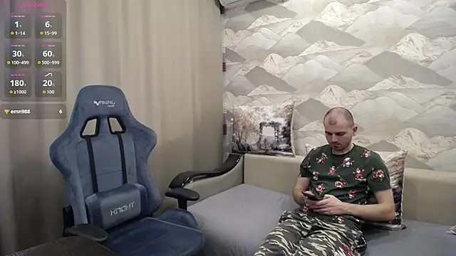 Snapshot of SerzhKorol1 chatting on May 16, 10:36 am SerzhKorol1 online show from May 16, 10:36 am