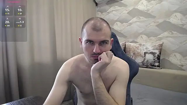 Snapshot of SerzhKorol1 chatting on May 18, 7:25 am SerzhKorol1 online show from May 18, 7:25 am