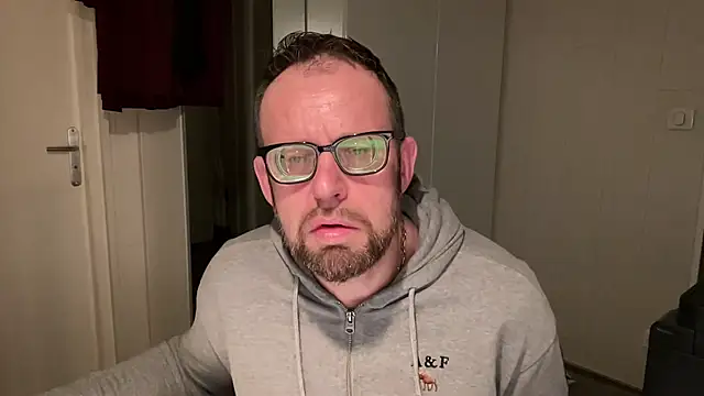 Snapshot of FABIOGLASSES chatting on December 22, 7:42 pm FABIOGLASSES online show from December 22, 7:42 pm