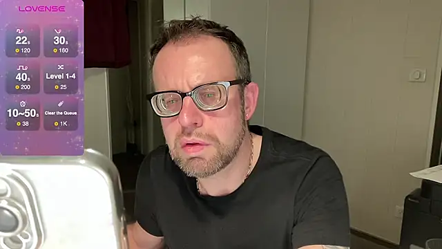 Snapshot of FABIOGLASSES chatting on January 22, 9:10 pm FABIOGLASSES online show from January 22, 9:10 pm