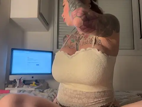 Snapshot of SabrinaRussel chatting on March 11, 9:04 pm SabrinaRussel online show from March 11, 9:04 pm