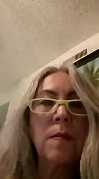 Snapshot of EvaRobinson chatting on December 18, 1:26 am EvaRobinson online show from December 18, 1:26 am