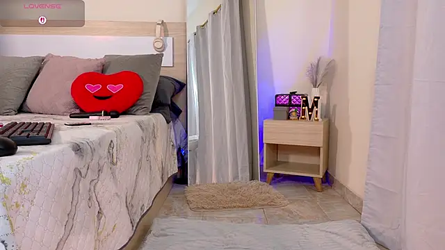 Snapshot of MauraGray chatting on February 27, 9:15 pm MauraGray online show from February 27, 9:15 pm