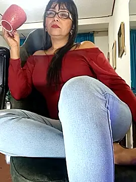 Snapshot of kelly_dirty_ chatting on April 21, 1:42 am kelly dirty online show from April 21, 1:42 am