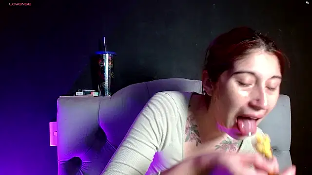 Red-moon1 online show from February 16, 4:41 am