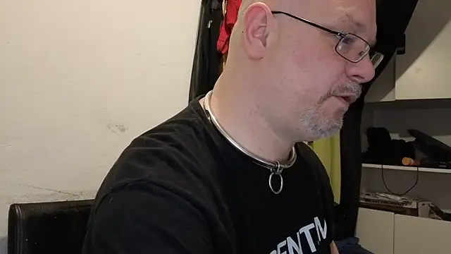 Snapshot of sklave-von-herrin-andrea chatting on May 20, 5:52 pm sklave-von-herrin-andrea online show from May 20, 5:52 pm