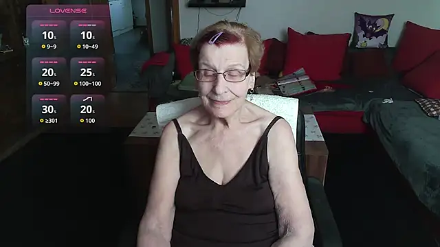 HeisseomaOriginal online show from March 12, 8:20 am