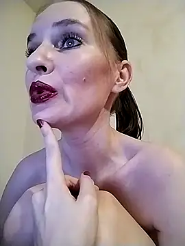 Snapshot of AimeeFair chatting on February 9, 3:27 pm AimeeFair online show from February 9, 3:27 pm