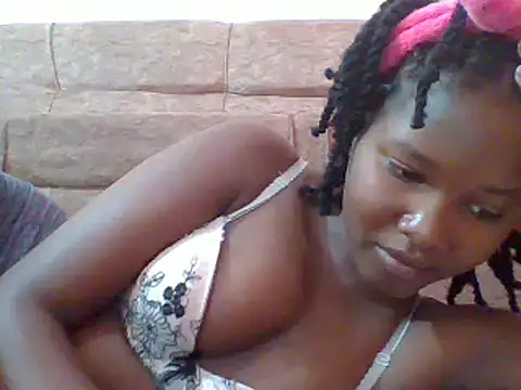 Snapshot of sexyjanett chatting on February 14, 11:10 am sexyjanett online show from February 14, 11:10 am