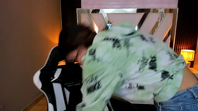 Linda4Petite online show from February 22, 1:42 pm