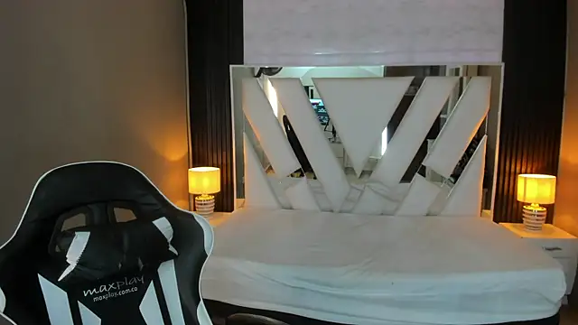 Linda4Petite online show from April 7, 6:08 pm