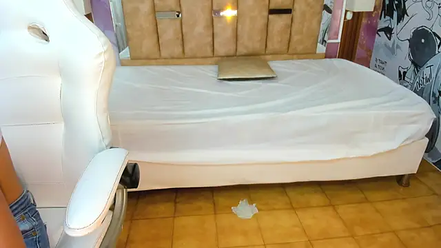 Linda4Petite online show from May 31, 1:18 pm