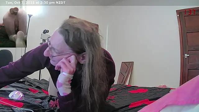 CDAdalyn online show from October 7, 2:31 am