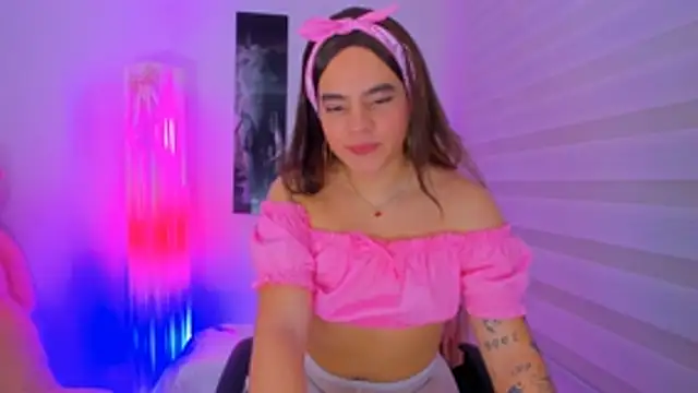 Snapshot of alask_pears0 chatting on July 20, 3:47 pm alask pears0 online show from July 20, 3:47 pm