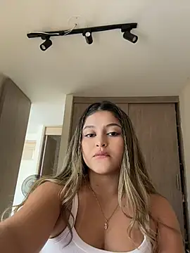 lunablossom  online show from April 9, 6:13 pm