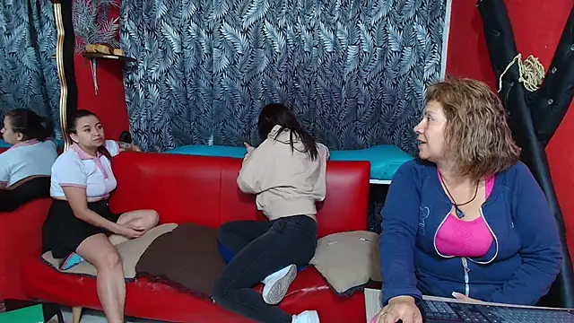 Snapshot of lesbiancuple chatting on January 31, 12:17 am lesbiancuple online show from January 31, 12:17 am