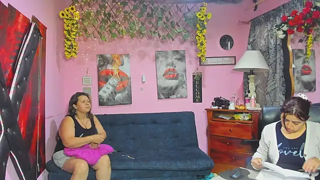 lesbiancuple online show from April 14, 11:49 am