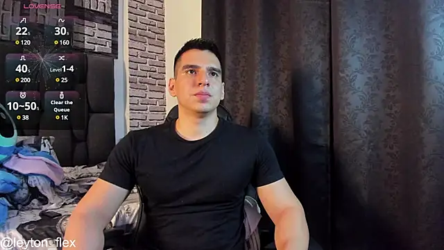 Snapshot of leyton_flex chatting on February 7, 12:20 am leyton flex online show from February 7, 12:20 am