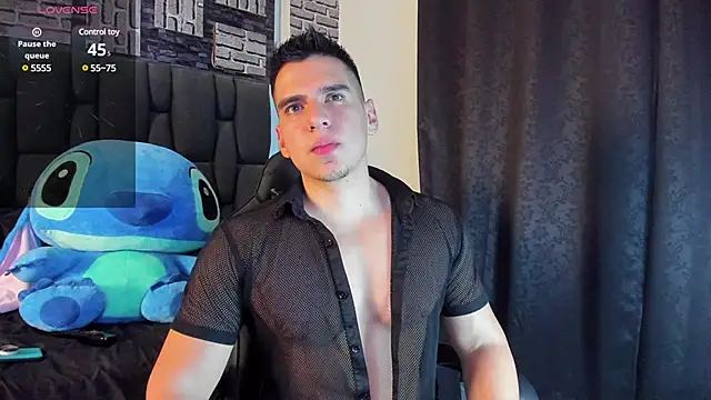 Snapshot of leyton_flex chatting on March 17, 11:54 pm leyton flex online show from March 17, 11:54 pm