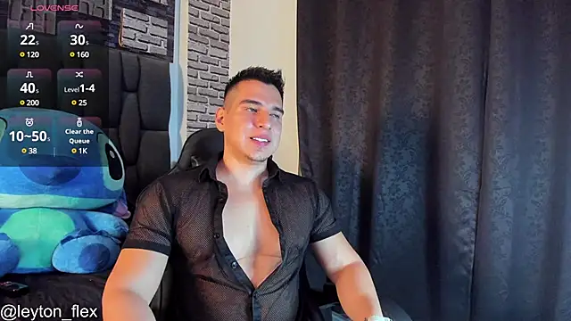 Snapshot of leyton_flex chatting on March 18, 2:58 am leyton flex online show from March 18, 2:58 am