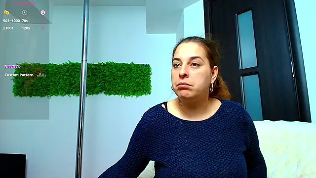 Snapshot of KarinaNoir chatting on April 20, 4:04 am KarinaNoir online show from April 20, 4:04 am
