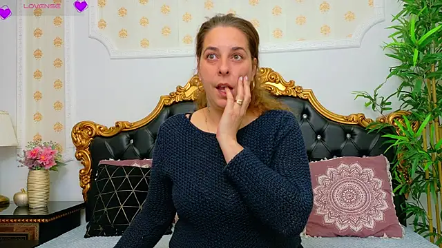Snapshot of KarinaNoir chatting on April 25, 3:53 am KarinaNoir online show from April 25, 3:53 am