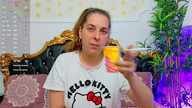 Snapshot of KarinaNoir chatting on April 29, 4:05 am KarinaNoir online show from April 29, 4:05 am