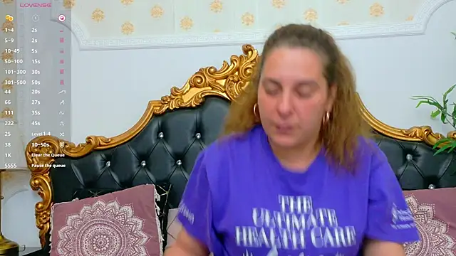 Snapshot of KarinaNoir chatting on April 30, 2:40 am KarinaNoir online show from April 30, 2:40 am