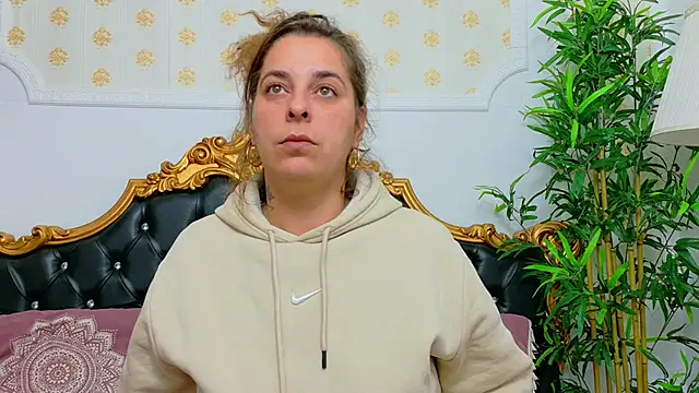 Snapshot of KarinaNoir chatting on May 1, 4:06 am KarinaNoir online show from May 1, 4:06 am