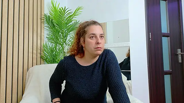 Snapshot of KarinaNoir chatting on May 6, 3:57 am KarinaNoir online show from May 6, 3:57 am