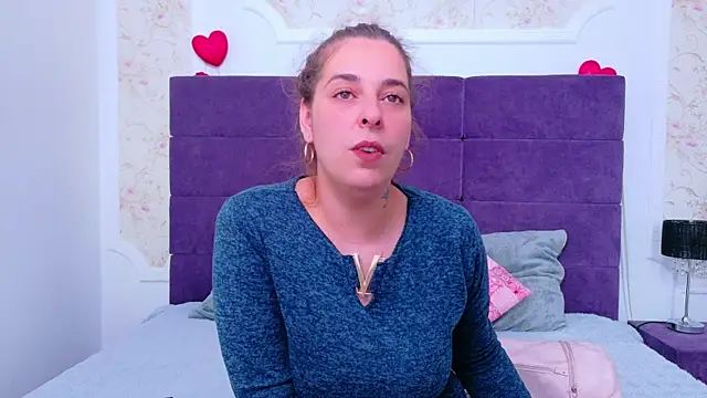 Snapshot of KarinaNoir chatting on May 7, 4:18 am KarinaNoir online show from May 7, 4:18 am