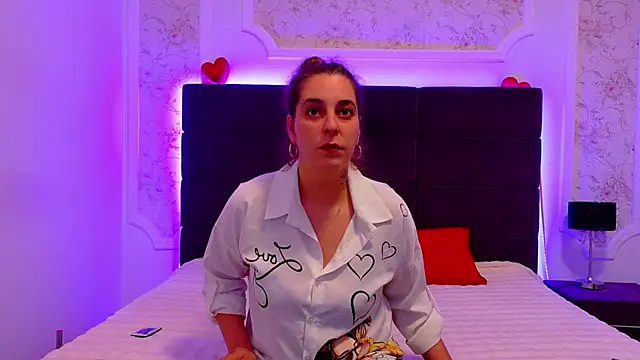 Snapshot of KarinaNoir chatting on May 25, 3:23 am KarinaNoir online show from May 25, 3:23 am