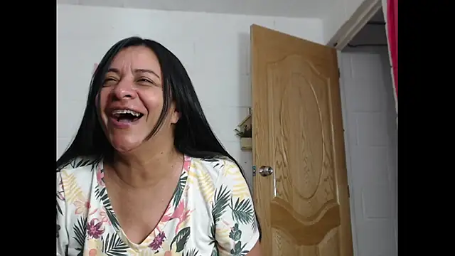 Snapshot of Dulce_Anita chatting on June 29, 9:48 pm Dulce Anita online show from June 29, 9:48 pm