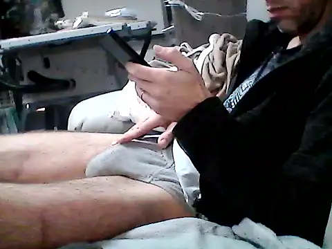 Snapshot of mickzizi chatting on January 7, 7:42 am mickzizi online show from January 7, 7:42 am