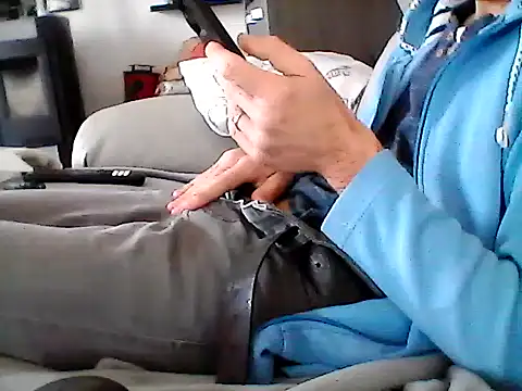 Snapshot of mickzizi chatting on March 7, 7:30 am mickzizi online show from March 7, 7:30 am