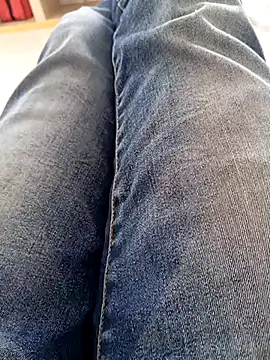 Snapshot of mickzizi chatting on March 21, 9:01 am mickzizi online show from March 21, 9:01 am