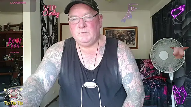 Snapshot of HOTANAL chatting on April 29, 1:43 am HOTANAL online show from April 29, 1:43 am