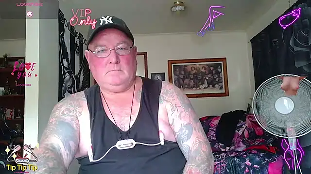 Snapshot of HOTANAL chatting on May 6, 3:02 am HOTANAL online show from May 6, 3:02 am