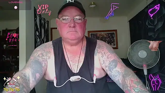 Snapshot of HOTANAL chatting on May 10, 2:06 am HOTANAL online show from May 10, 2:06 am