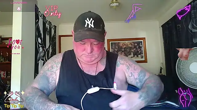 Snapshot of HOTANAL chatting on May 11, 2:28 am HOTANAL online show from May 11, 2:28 am