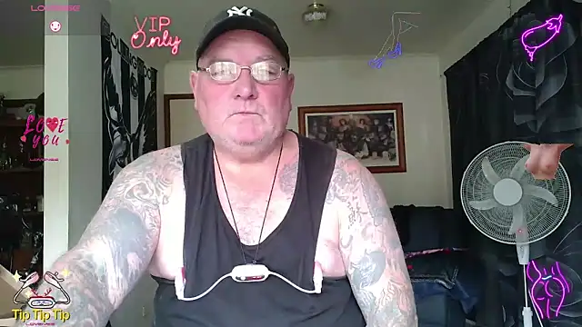 Snapshot of HOTANAL chatting on May 23, 2:28 am HOTANAL online show from May 23, 2:28 am