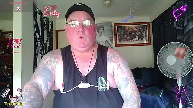 Snapshot of HOTANAL chatting on May 31, 2:20 am HOTANAL online show from May 31, 2:20 am