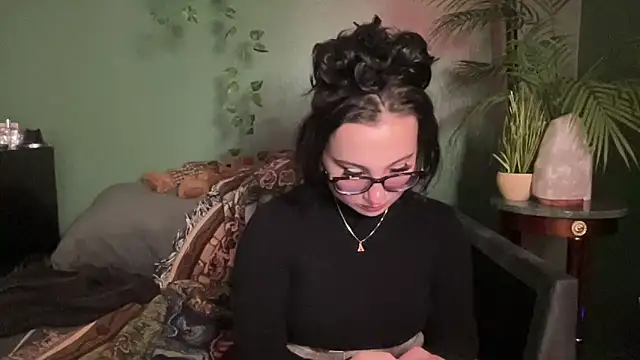 Snapshot of sweetandwet_daddy chatting on October 2, 12:01 pm sweetandwet daddy online show from October 2, 12:01 pm
