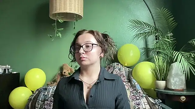 Snapshot of sweetandwet_daddy chatting on October 15, 10:43 pm sweetandwet daddy online show from October 15, 10:43 pm