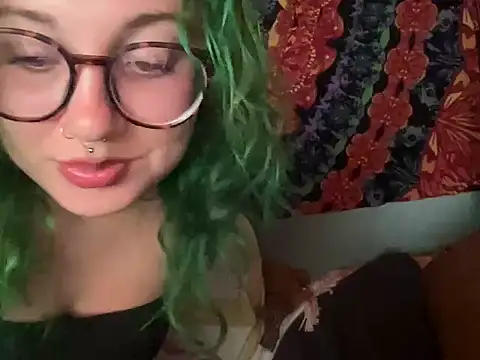 Snapshot of sweetandwet_daddy chatting on July 3, 2:51 am sweetandwet daddy online show from July 3, 2:51 am