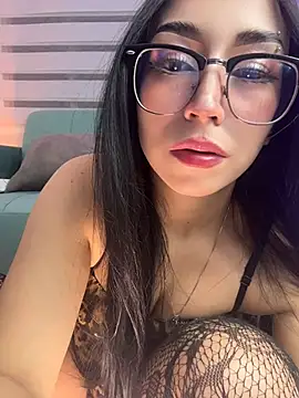Snapshot of sophie_cute66 chatting on May 2, 5:56 am sophie cute66 online show from May 2, 5:56 am