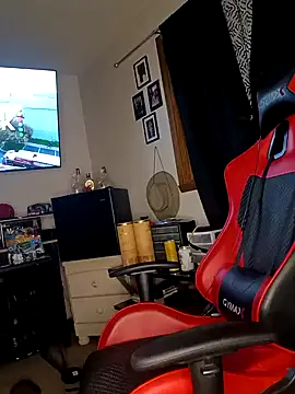 Snapshot of yellowwetfox chatting on January 7, 4:08 am yellowwetfox online show from January 7, 4:08 am