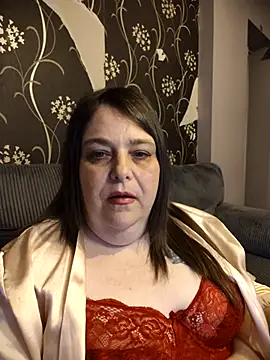 Snapshot of HouseWifeWhore_Milf chatting on April 24, 9:39 pm HouseWifeWhore Milf online show from April 24, 9:39 pm
